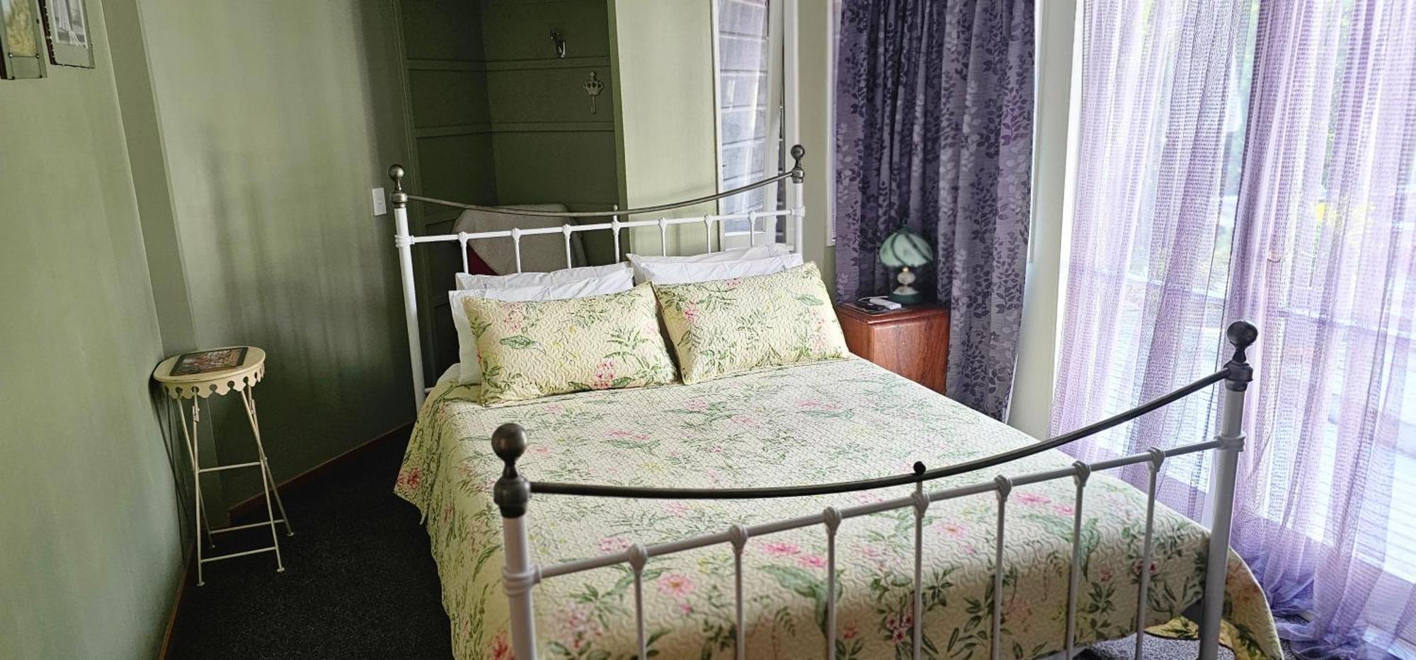 Fred&Donz Bed And Breakfast Lago Lago Taupo Exterior foto